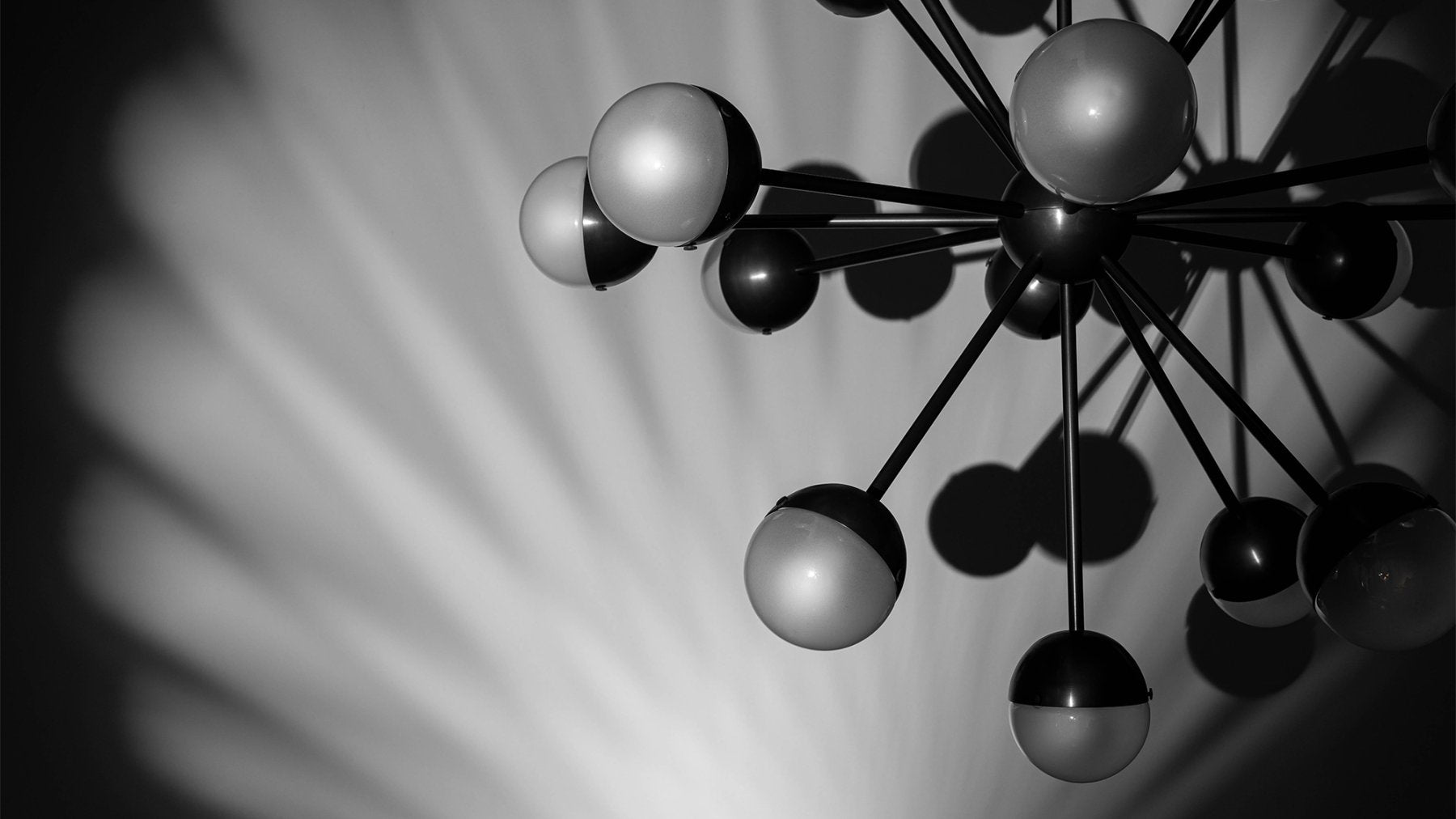 Schwung Molecule Spark Round - Brass & Glass pendant Light – Luminesy